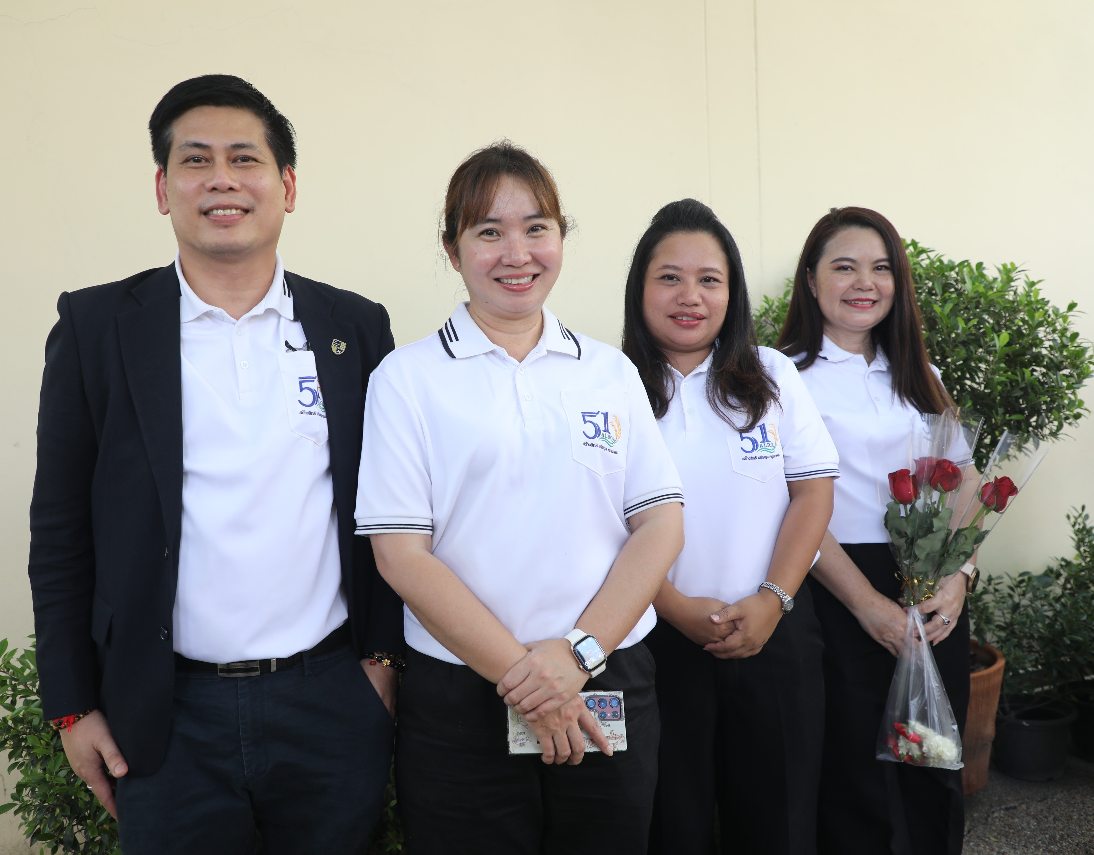 title - เลขาธิการ ส.ป.ก. และผู้เกษียณอายุราชการ สักการะสิ่งศักดิ์สิทธิ์ประจำ กระทรวงเกษตรและสหกรณ์ และ สำนักงานการปฏิรูปที่ดินเพื่อเกษตรกรรม เนื่องในโอกาสเกษียณอายุราชการ